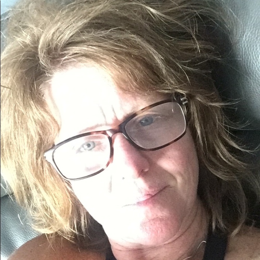 Meet your Posher, Dena